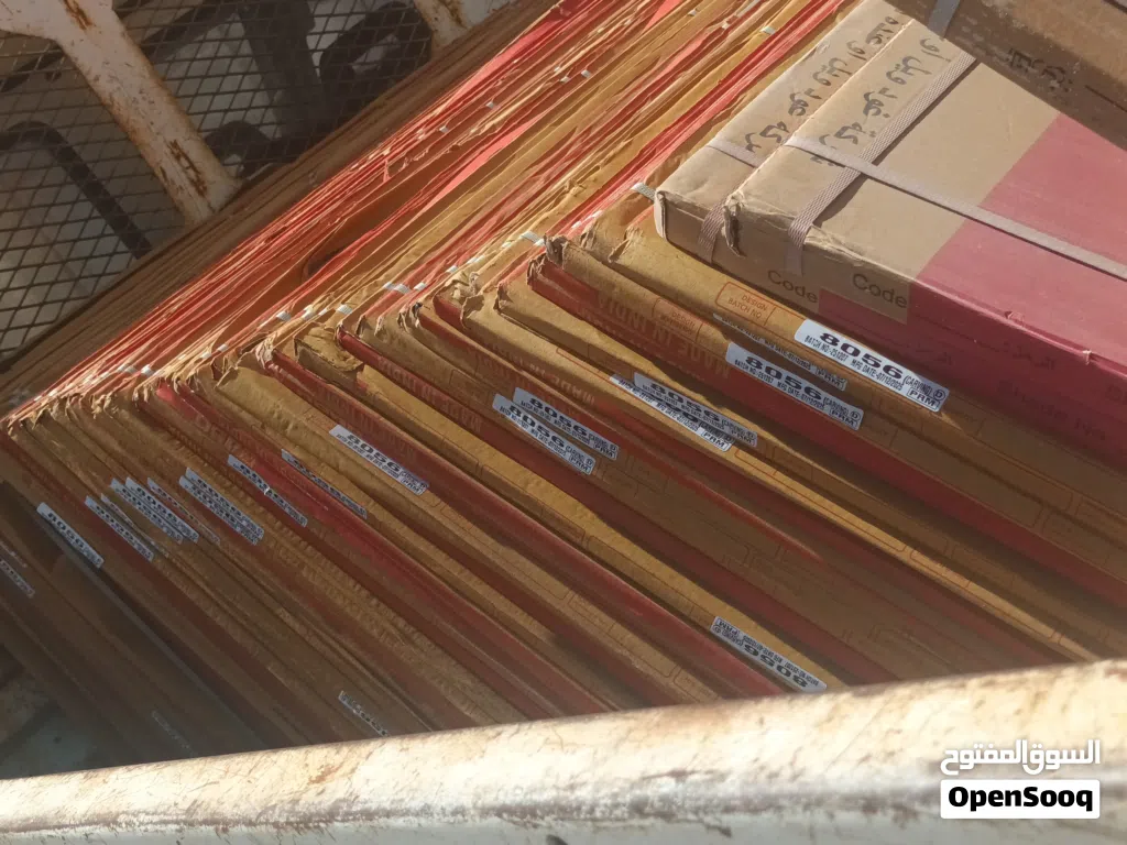 60 صندوق بورسالين هندي جديد 17 صندوق بورسالين ليبي جديد 10 أكياس كولة 1 بريمر للبيع 6000 دينار