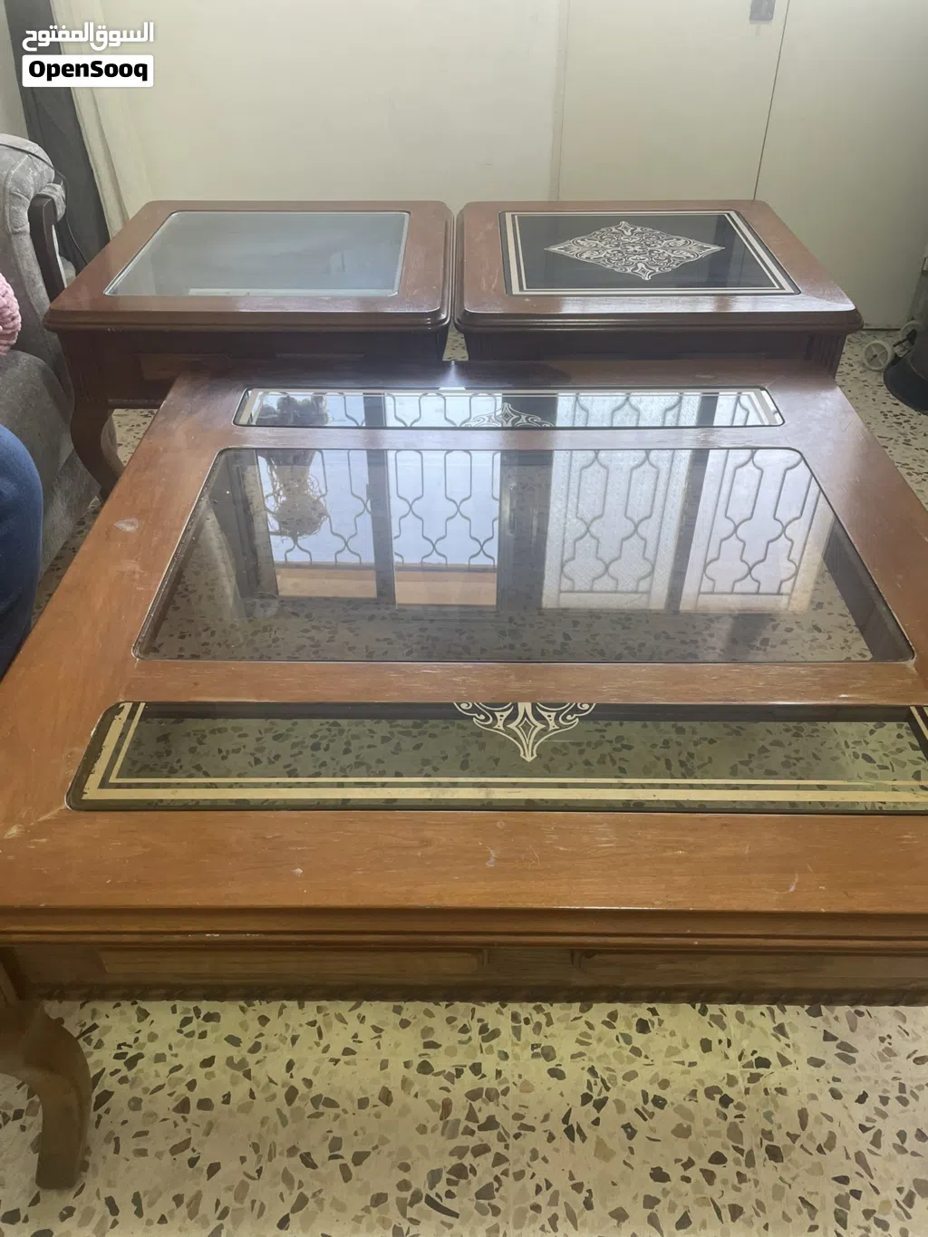 طاولة وسط و 2 جانبيات