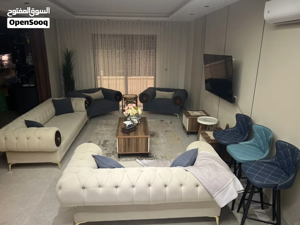 طقم جلوس مع 3 كراسي مطبخ مرتفع