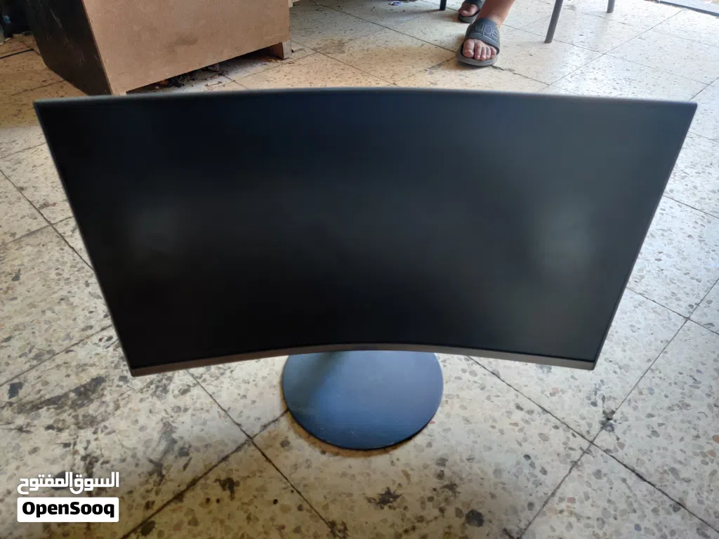 شاشة Samsung كريف 24 بوصة