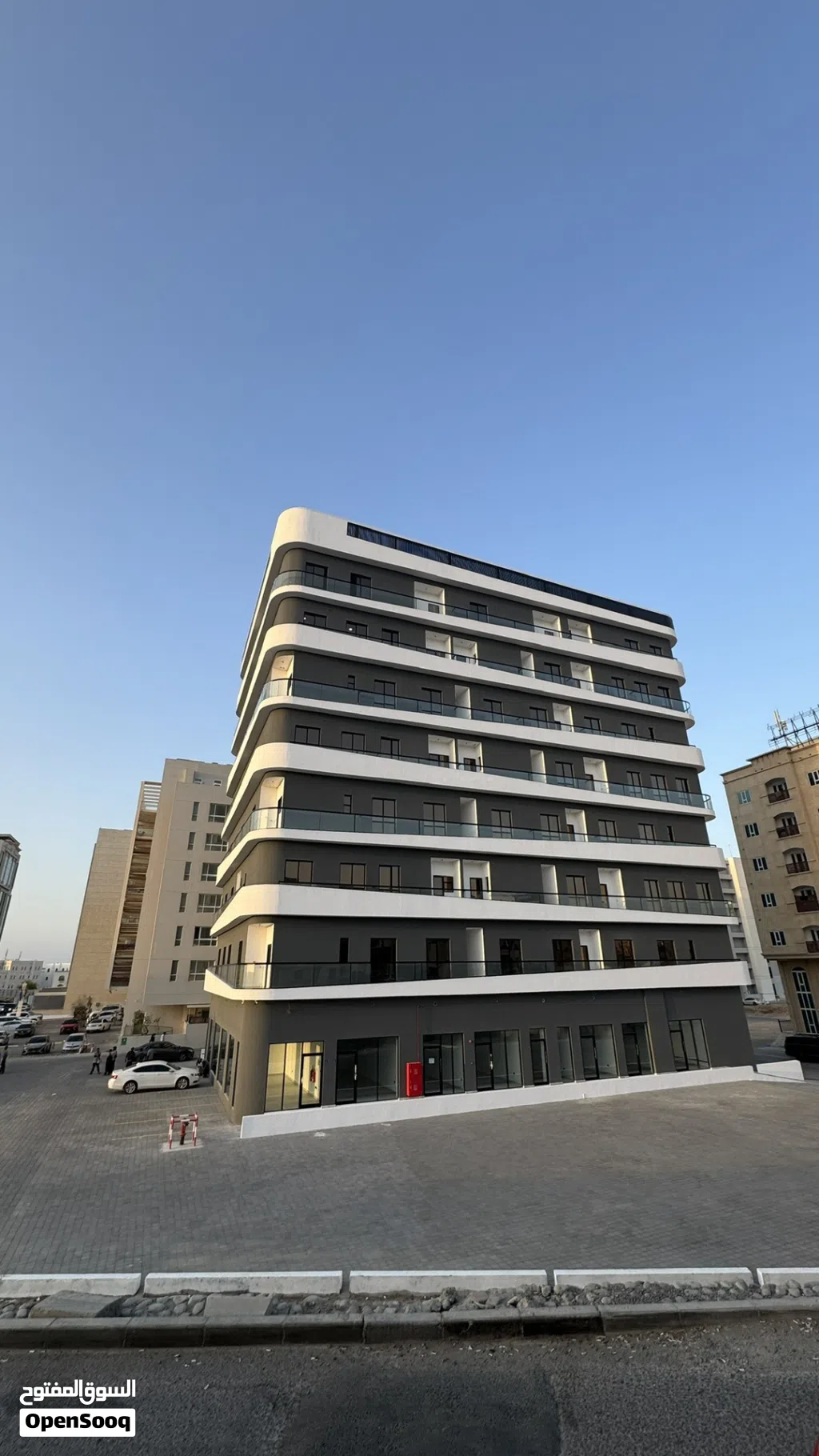شقة دوبلكس في العذيبة (للايجار)