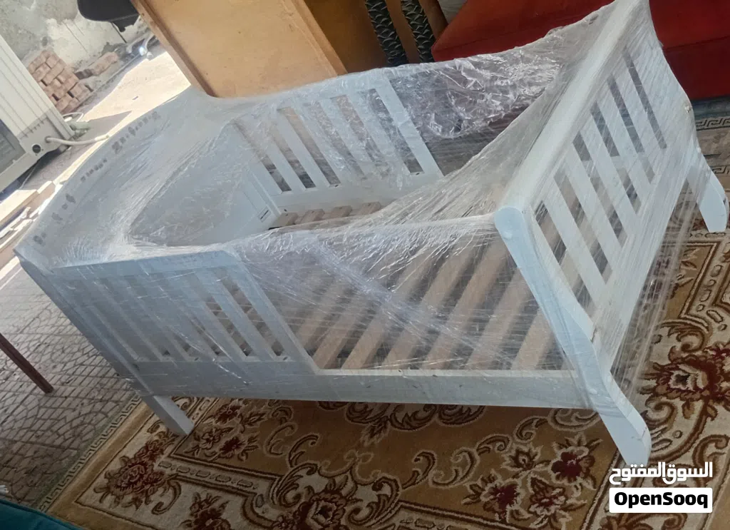 سرير اطفال للبيع