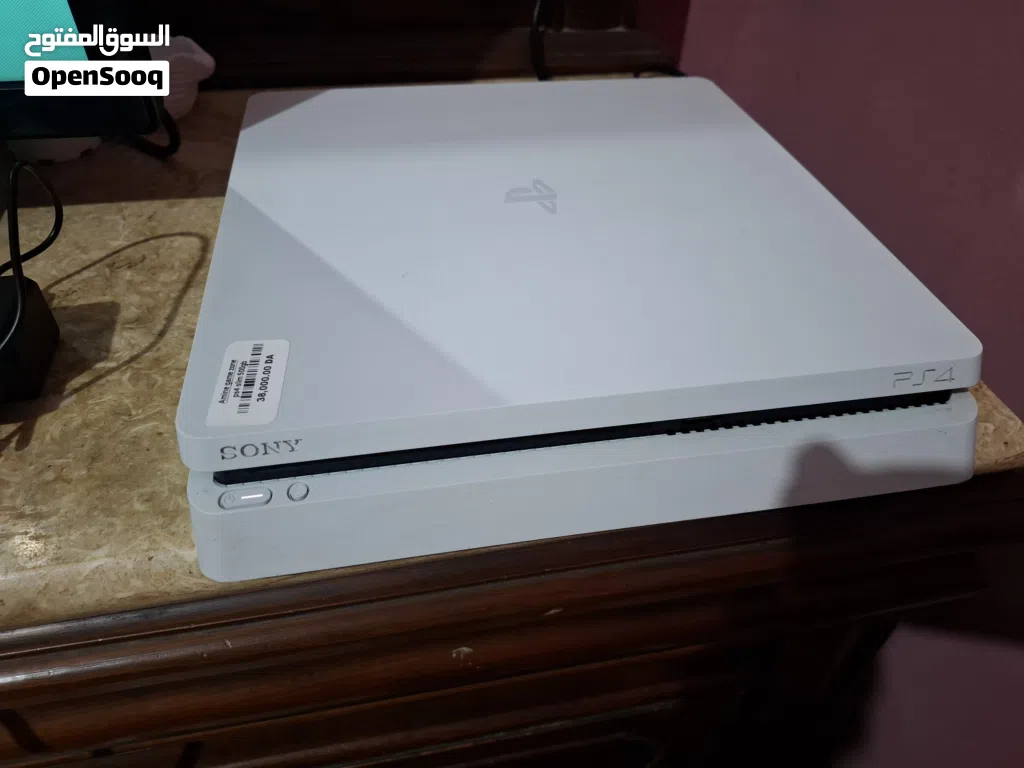 فرصة لعشاق الجيمنجPS4 Slim أبيض ملكي 500GB بحالة احترافية نظيف جدا