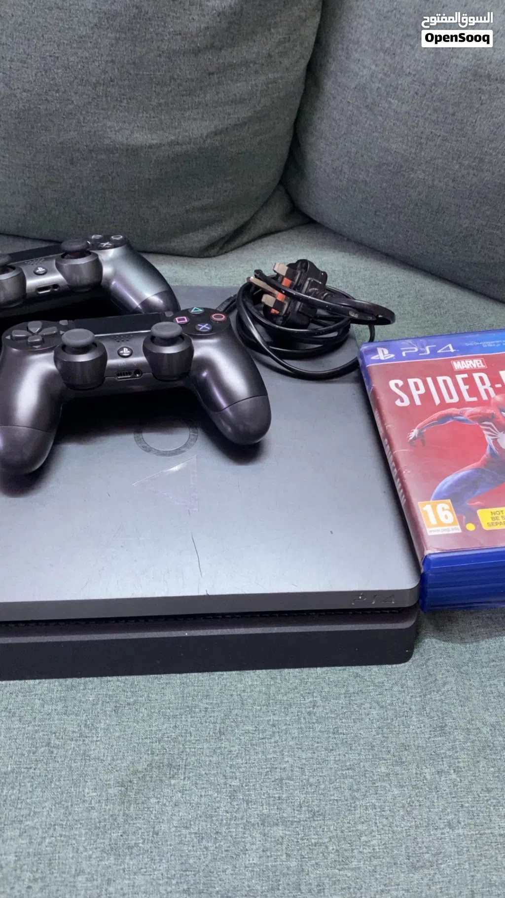 PS4مع يد وألعاب للبيع