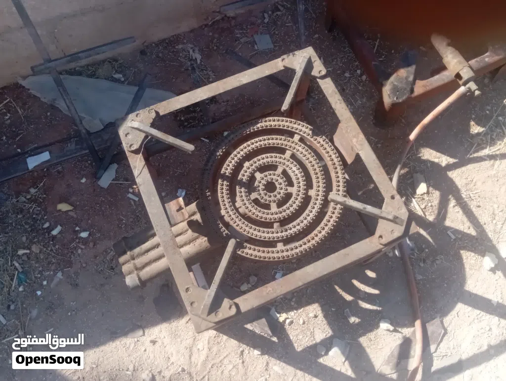 غازين حجم كبير وغاز صغير بدهن صيانه 50دينار
