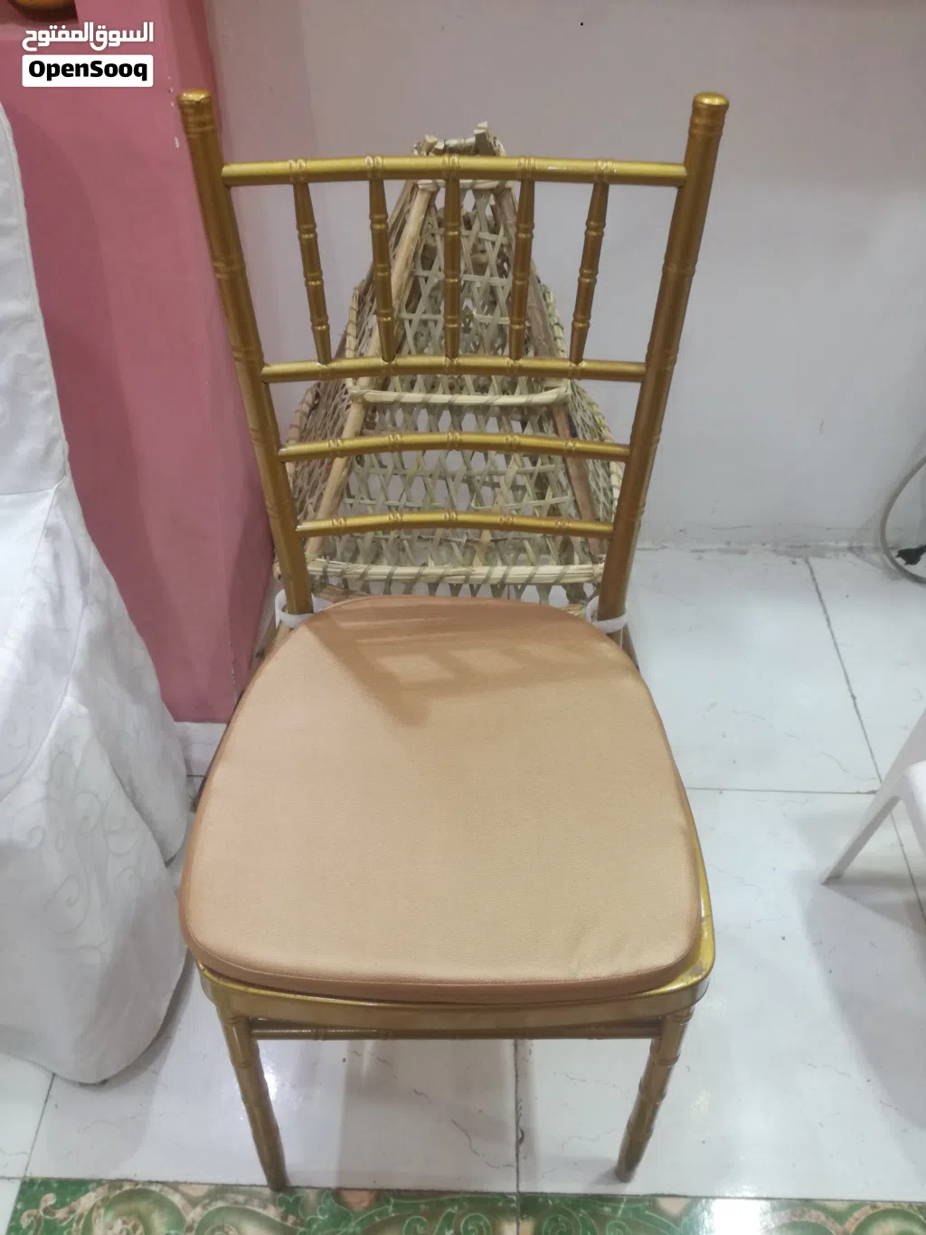 كراسي ذهبية للإيجار