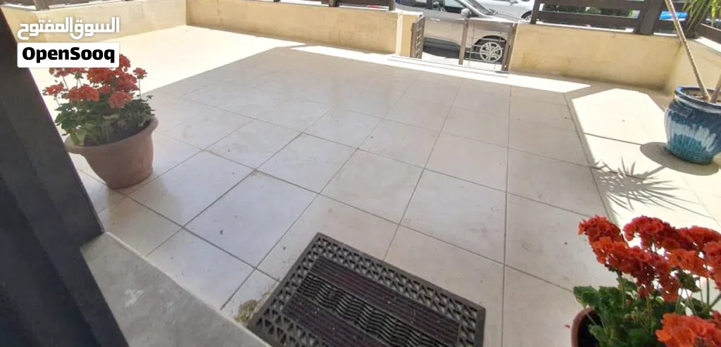 شقة مفروشة أرضيه فخمه في أم أذينه مكونه 2 نوم مع كراج و مدخل خاص