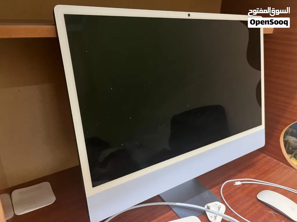 24-inch iMac (used lightly for one year only) with Retina 4.5K display: Apple M4 chip with 10‐core C