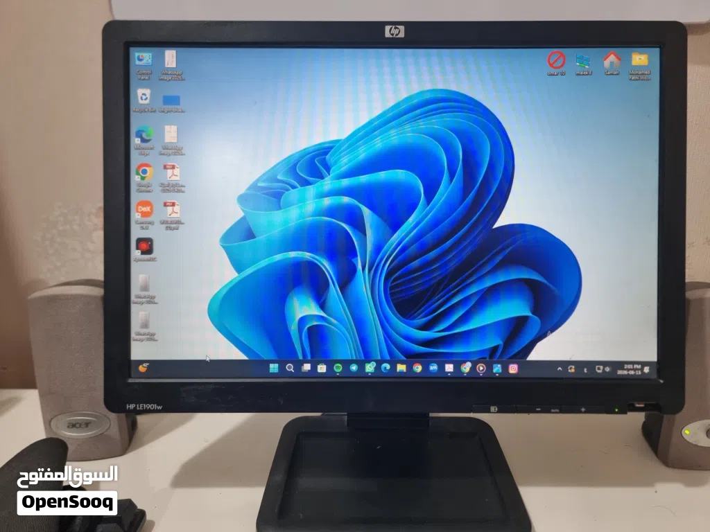 السماعات مع الكمبيوتر بحالة جيدة جدا computer and screen and speakers dell for selling