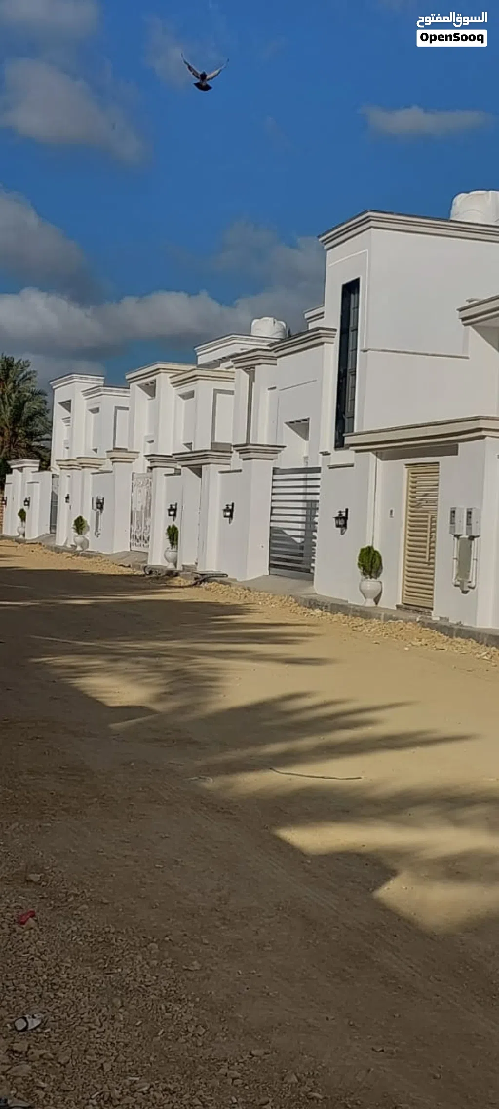 * مجموعة فيلات أرضية للبيع* *عين زارة - النصب التذكاري الشارع المقابل صالة الهناء* السعر 850