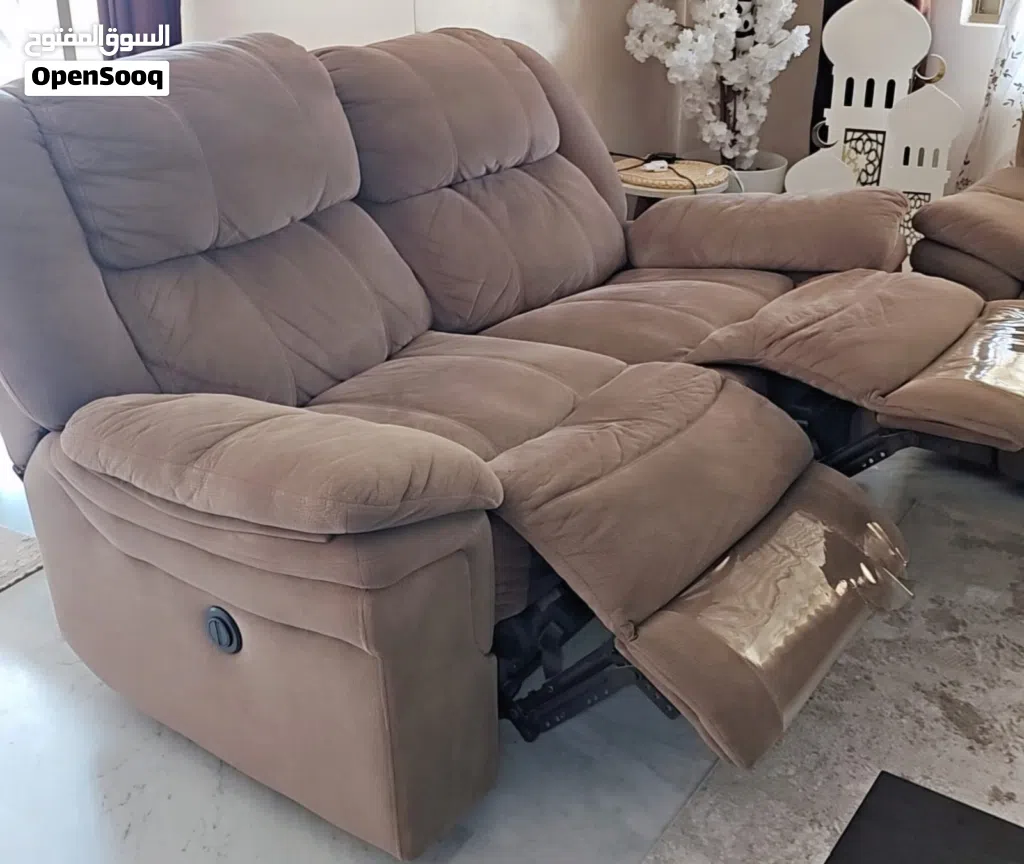 طقم كنب ريكلانير كهرباء و ليس يدوي بحاله ممتازه و بسعر ممتاز مستعمل للإستفسار