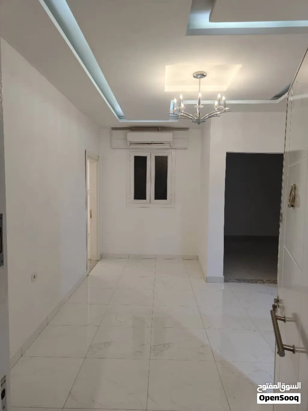 شقة للإيجار – سوق الجمعة الموقع: شط الهنشير – عمارات الضمان، شارع مصرف الدم. مواصفات الشقة: 3 غرف
