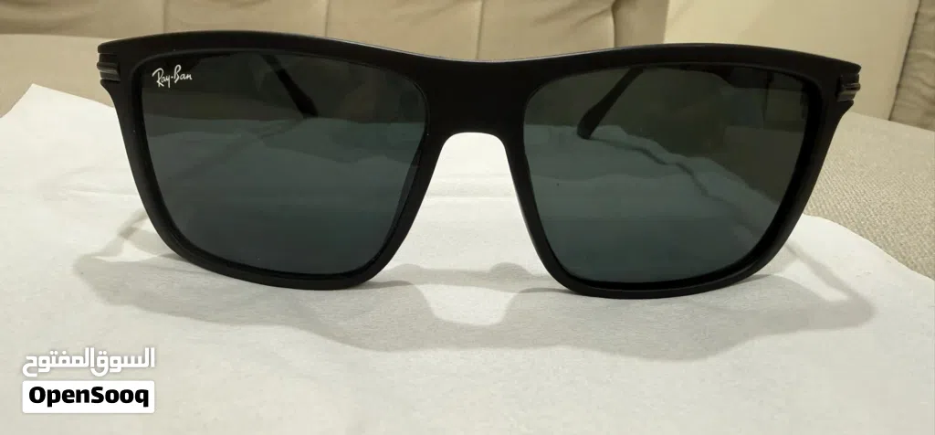 للبيع نظارة شمسية ريبان (Ray-Ban) أصلية 100% بحالة ممتازة