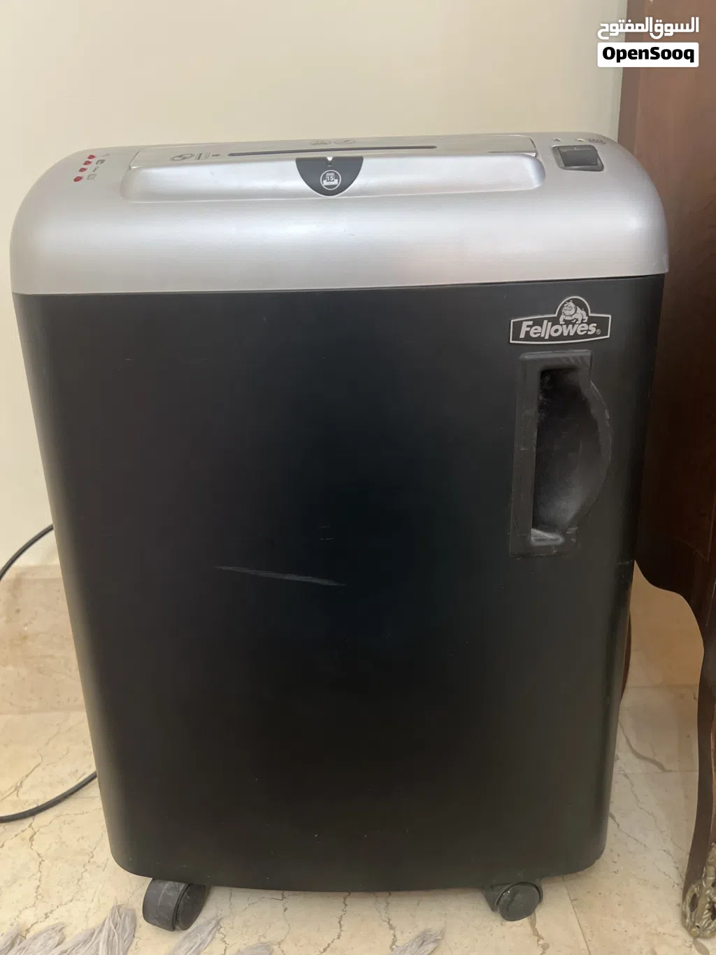 Fellows paper shredder آلة تمزيق الورق