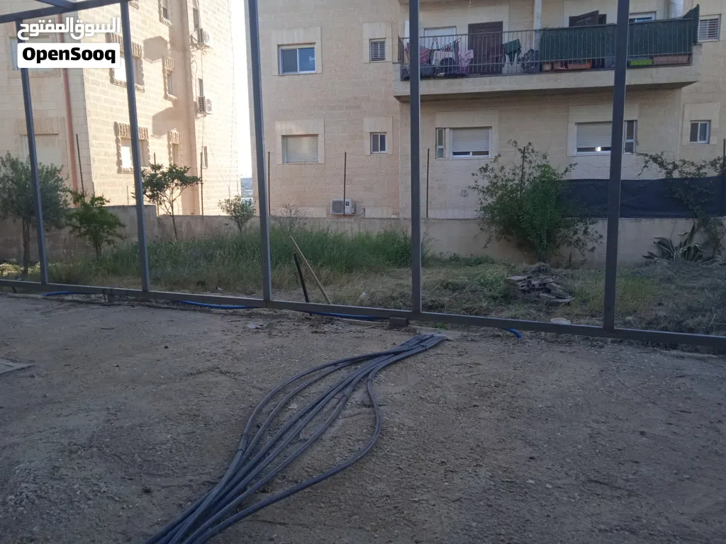 تنظيف وتعشيب حدائق