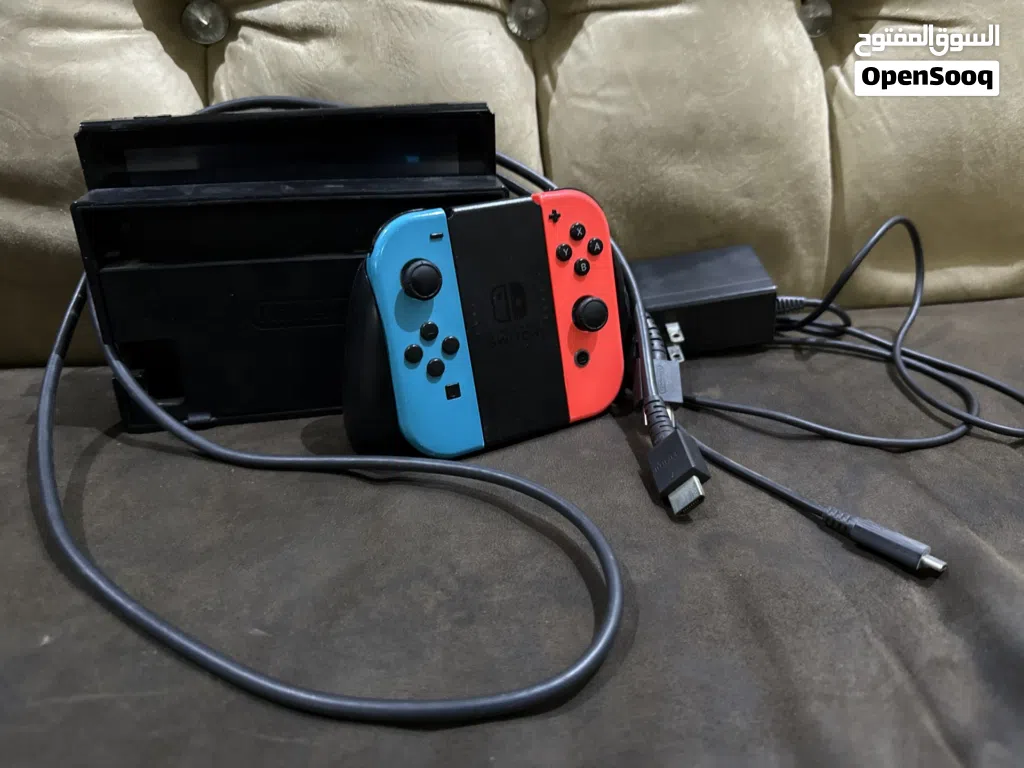 Nintendo Switch بحالة ممتازة مع جميع الملحقات