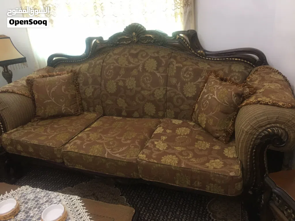 طقم كنب للبيع قابل للتفاوض