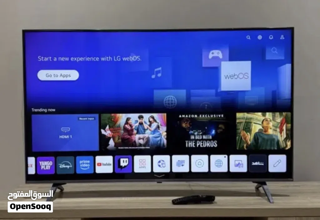 70” inch LG smart TV 4k UHD webOS AI ThinQ HDR TV new condition clean with remote and stand