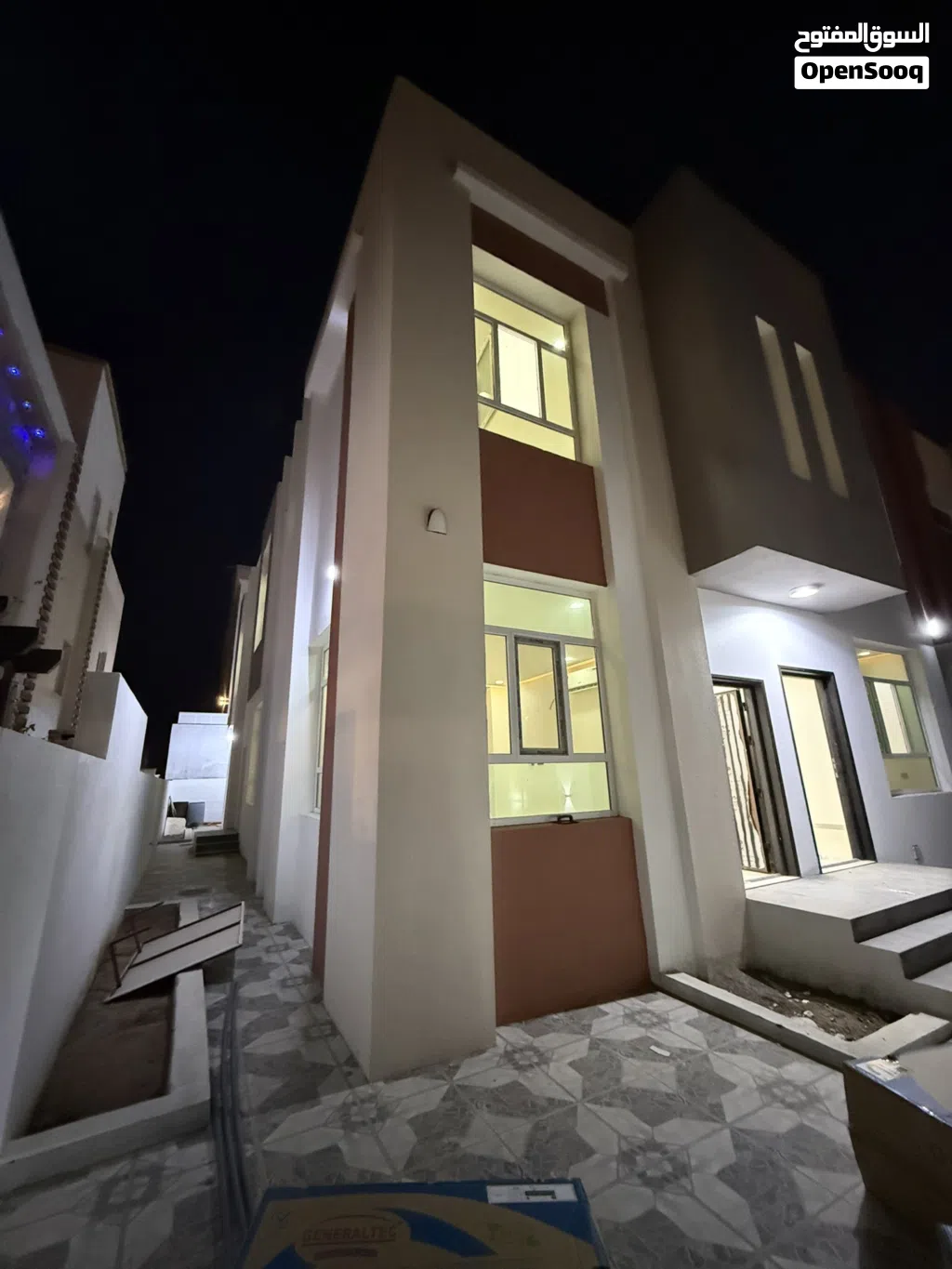للبيع فيلا في المعبيله على الشارع الاول Villa for sale in Al Maabilah on the main street