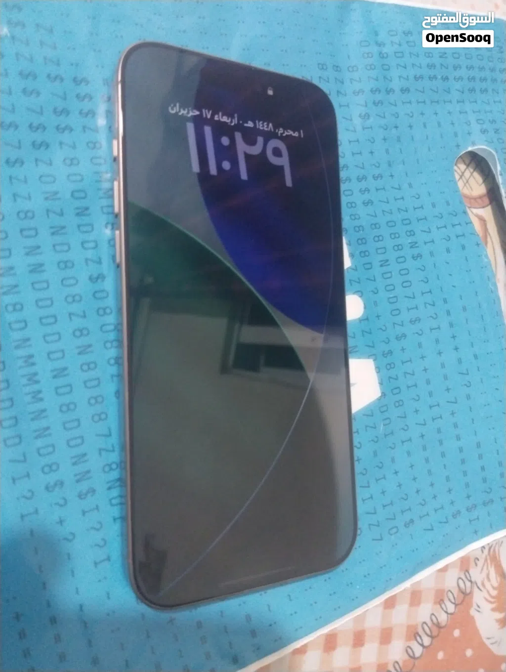 16 برو ماكس لون ذهبي