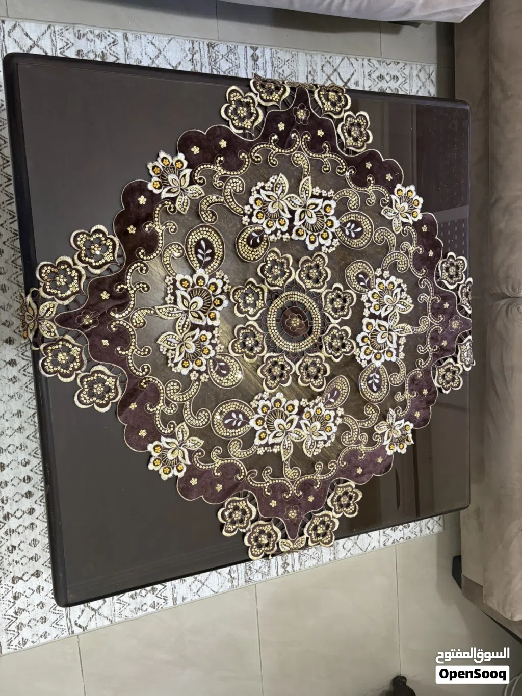طاولة وسط ثقيله عليها سيكوريت زجاج 35