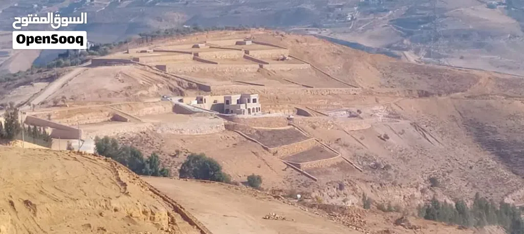 استصلاح اراضي وبناء شالايهات وعمل جدران استناديه وتشيك الاراضي وفتح وشق الطرق تحت اشرف هندسي