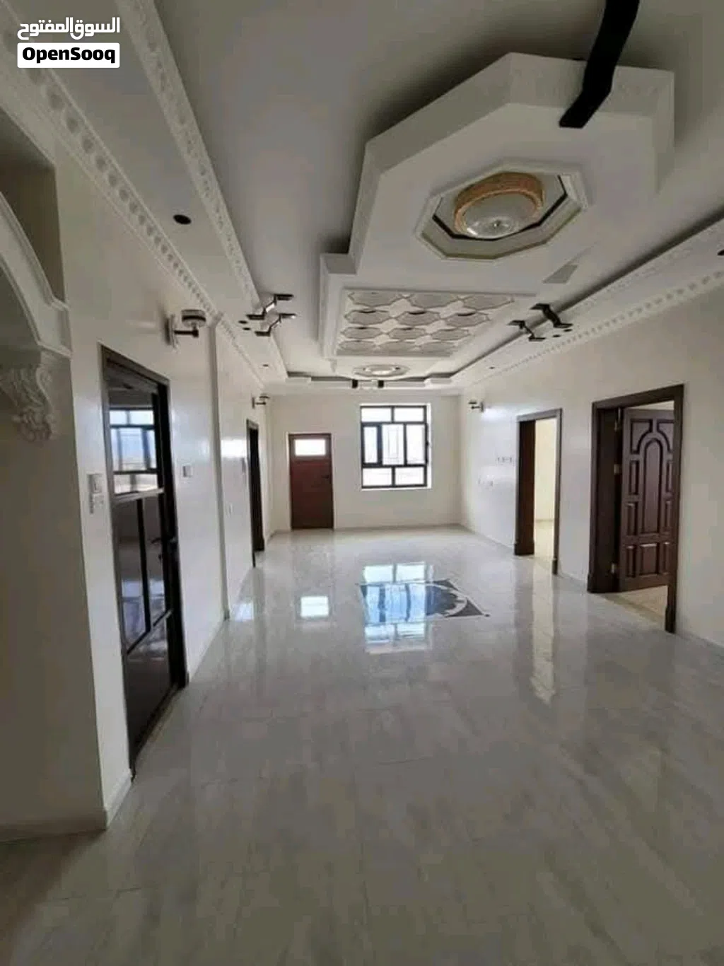 شقة ضخمه جد خلف غدره قريبه الجراف 3غرف وحمامين ومطبخ وصالةجانبيه كبيرةوحوش كبير للعماره ب 110و100الف