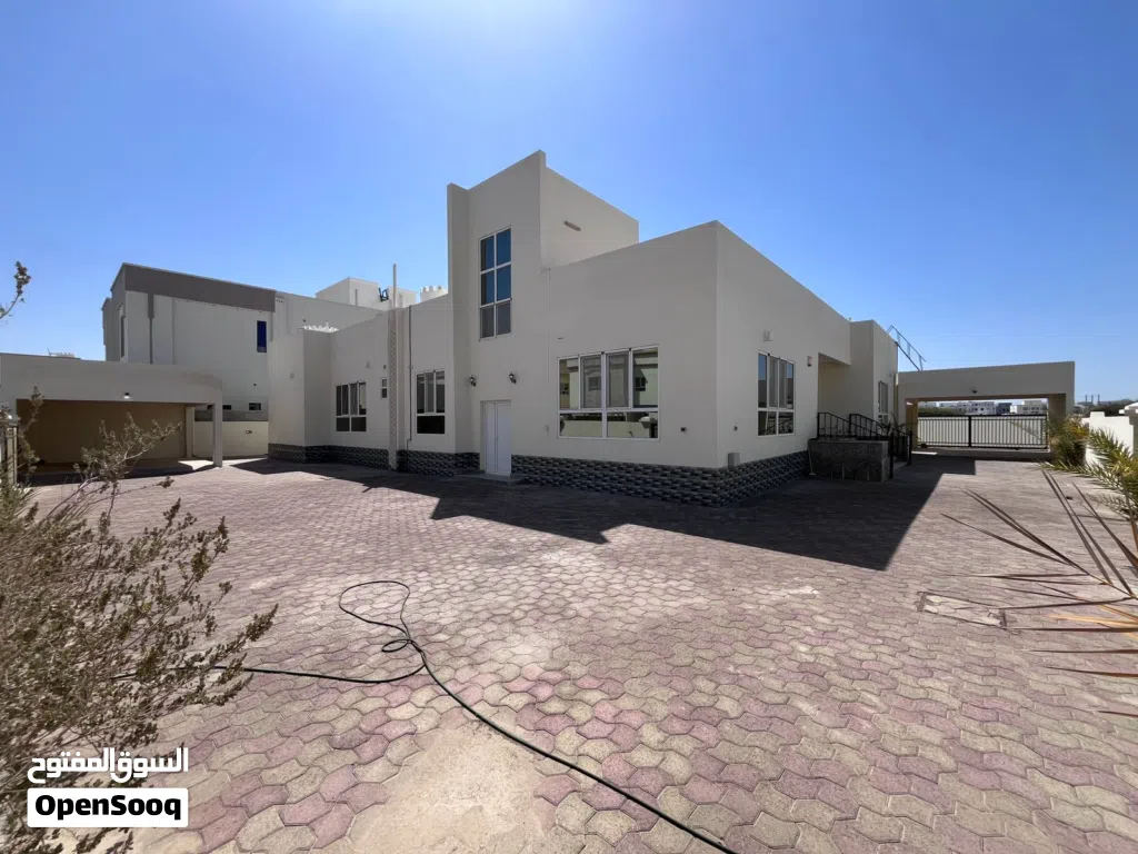 3 BR + 2 Maid’s Rooms Luxury Villa for Sale – Mawaleh