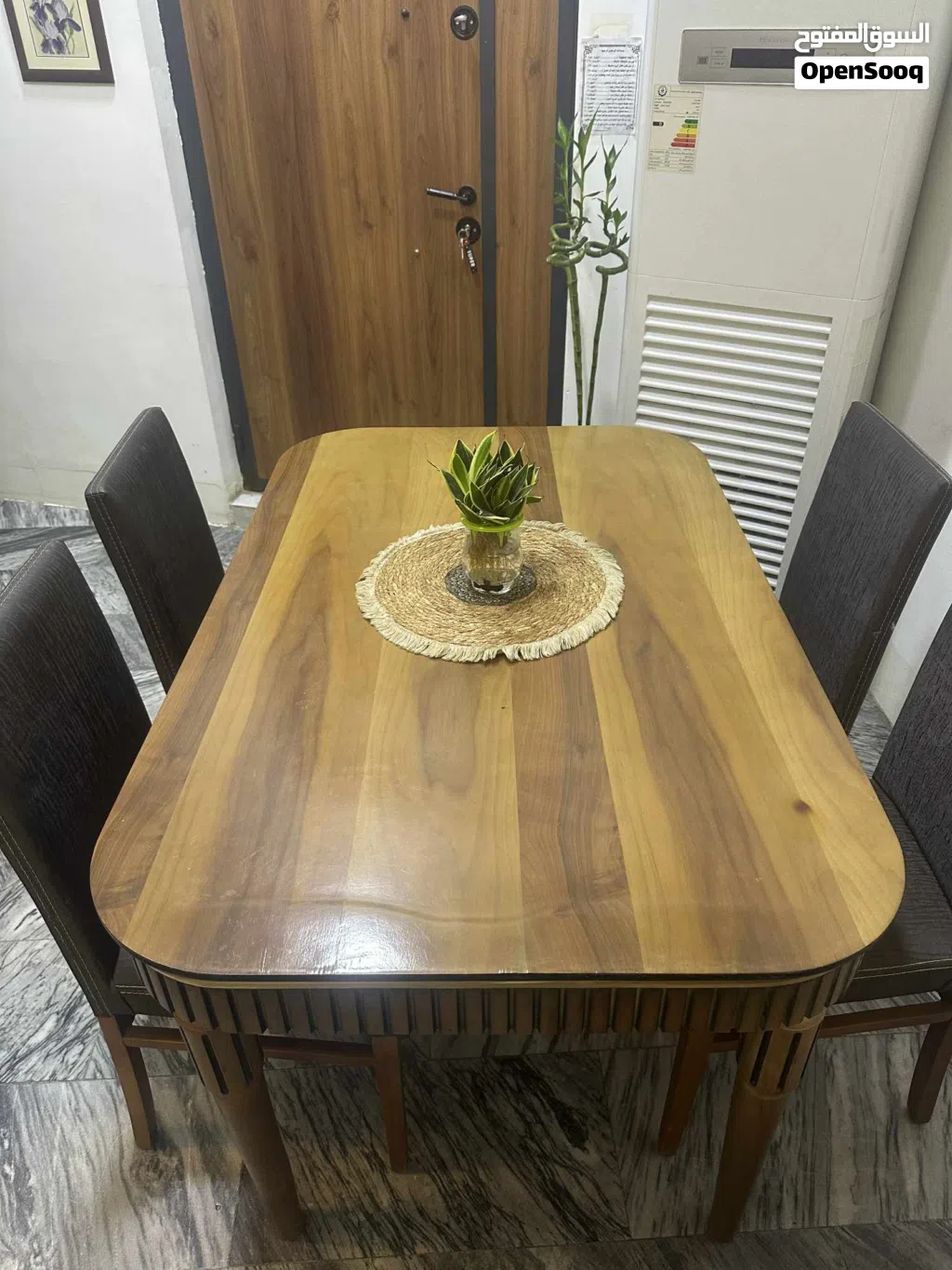 ميز طعام اربع كراسي جديد ونظيف مشتري