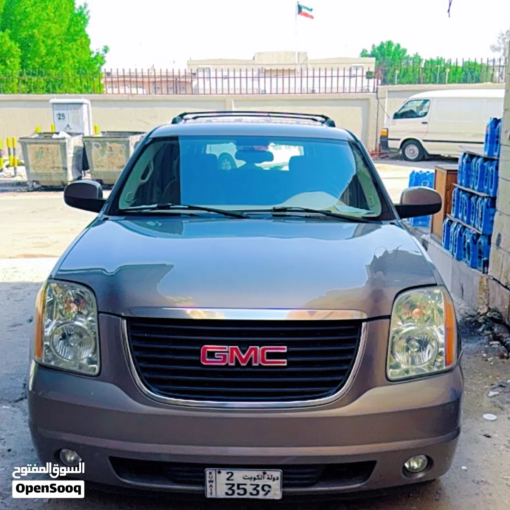 GMC Yukon Standard