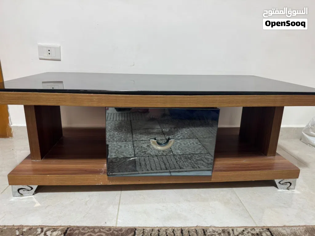 طاولة وسط ثقيلة