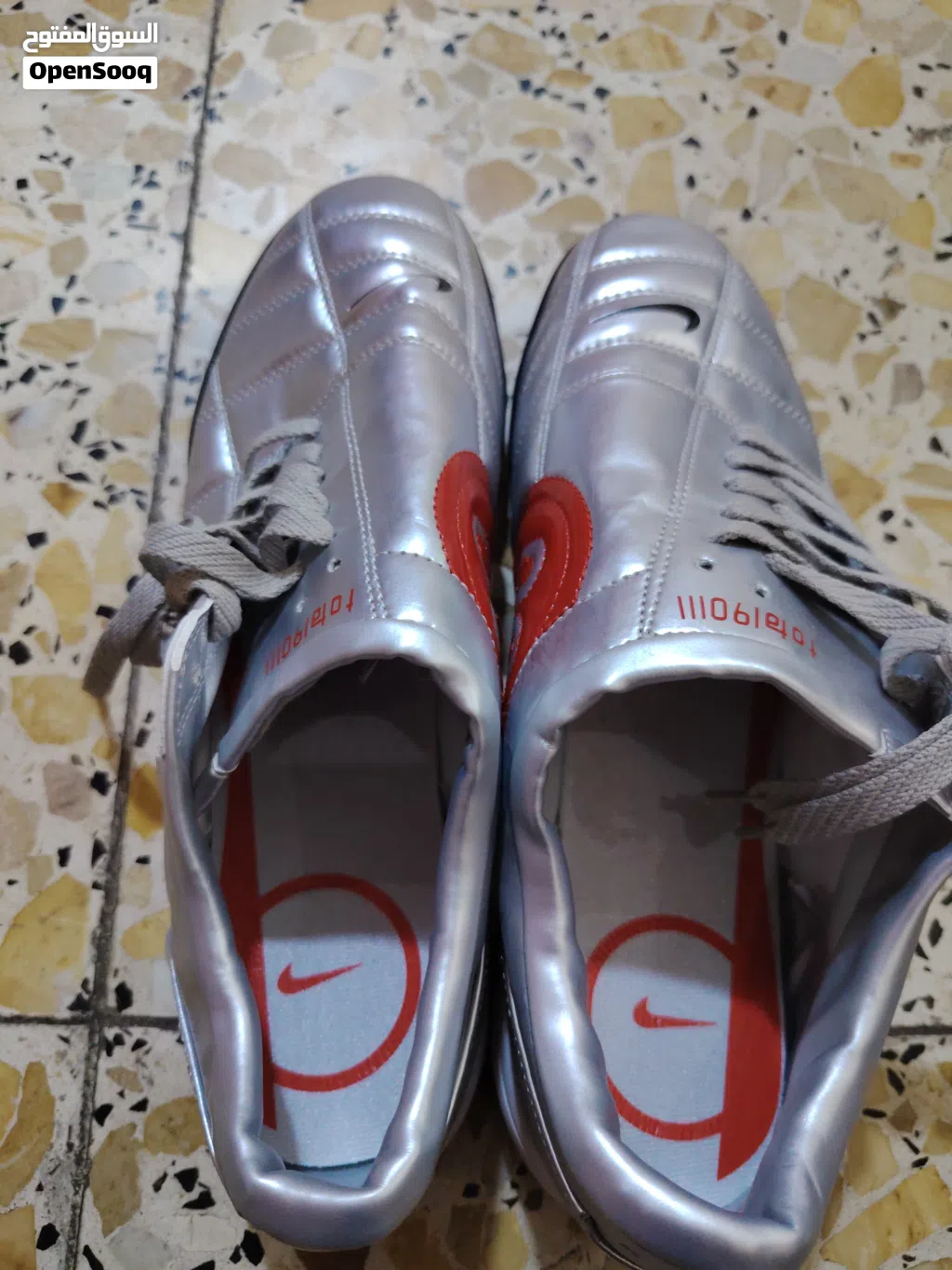 Nike Total 90 III يُعرف اختصاراً بـ T90 الجيل الثالث).