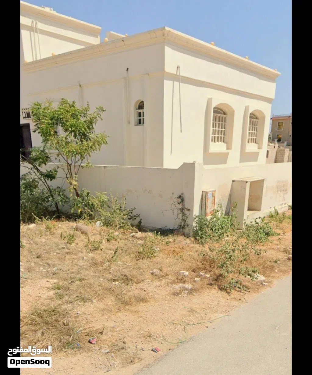 فررررررصة أرض مميزة في عوقد الشمالية حي الدكاترة مفتوحة بطن وظهر