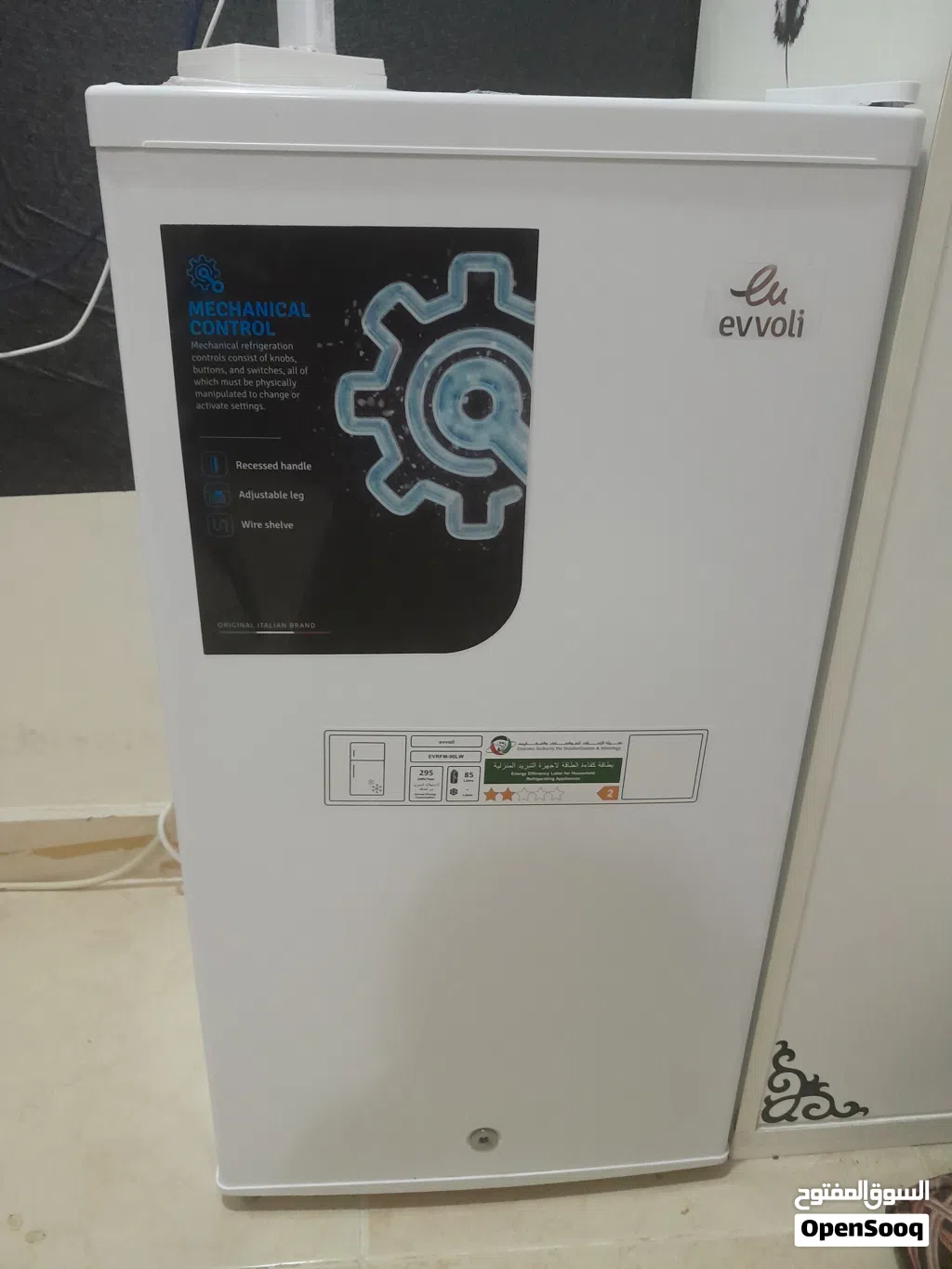 ثلاجة مكتب او غرفة ايفولي 120L لتر لا تزال جديدة مستخدمة شهرين فقط للبيع بسبب العمل