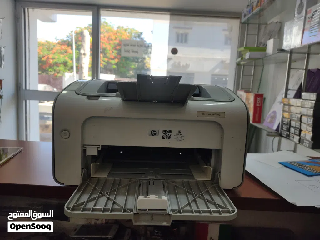 طابعة 1102 بحالة ممتازة حبرها جديد