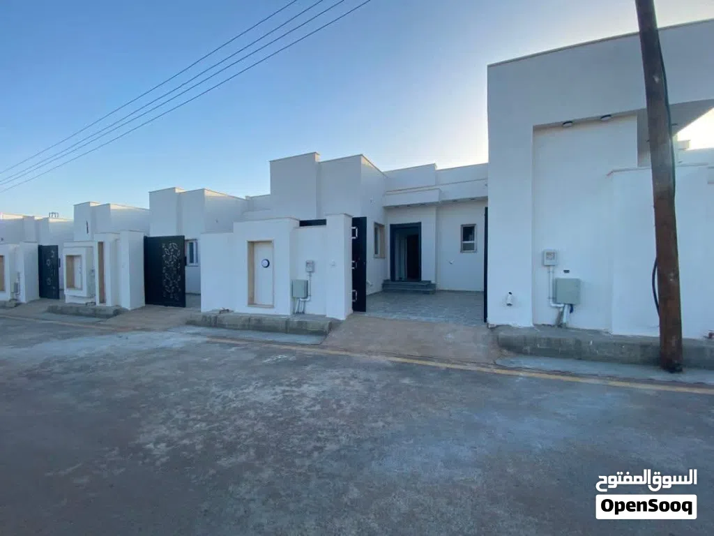 7 منازل ارضية عين زاره الابيار الاستراحة الحمراء ب245 الف