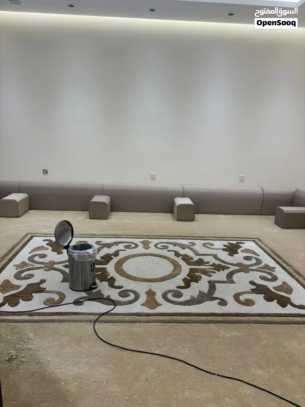 اثاث ومفروشات