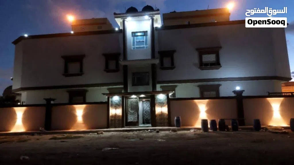 فيلا دورين فيها 4شقق بني حديث علي 3 شوارع في حي السلام قرب مسجد عمر بن الخطاب