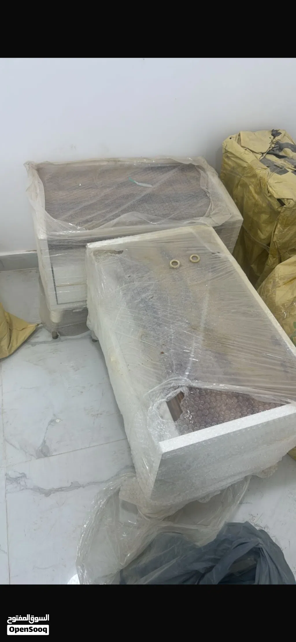 اثاث مستعمل يحتوي من شبريه وملحقاته
