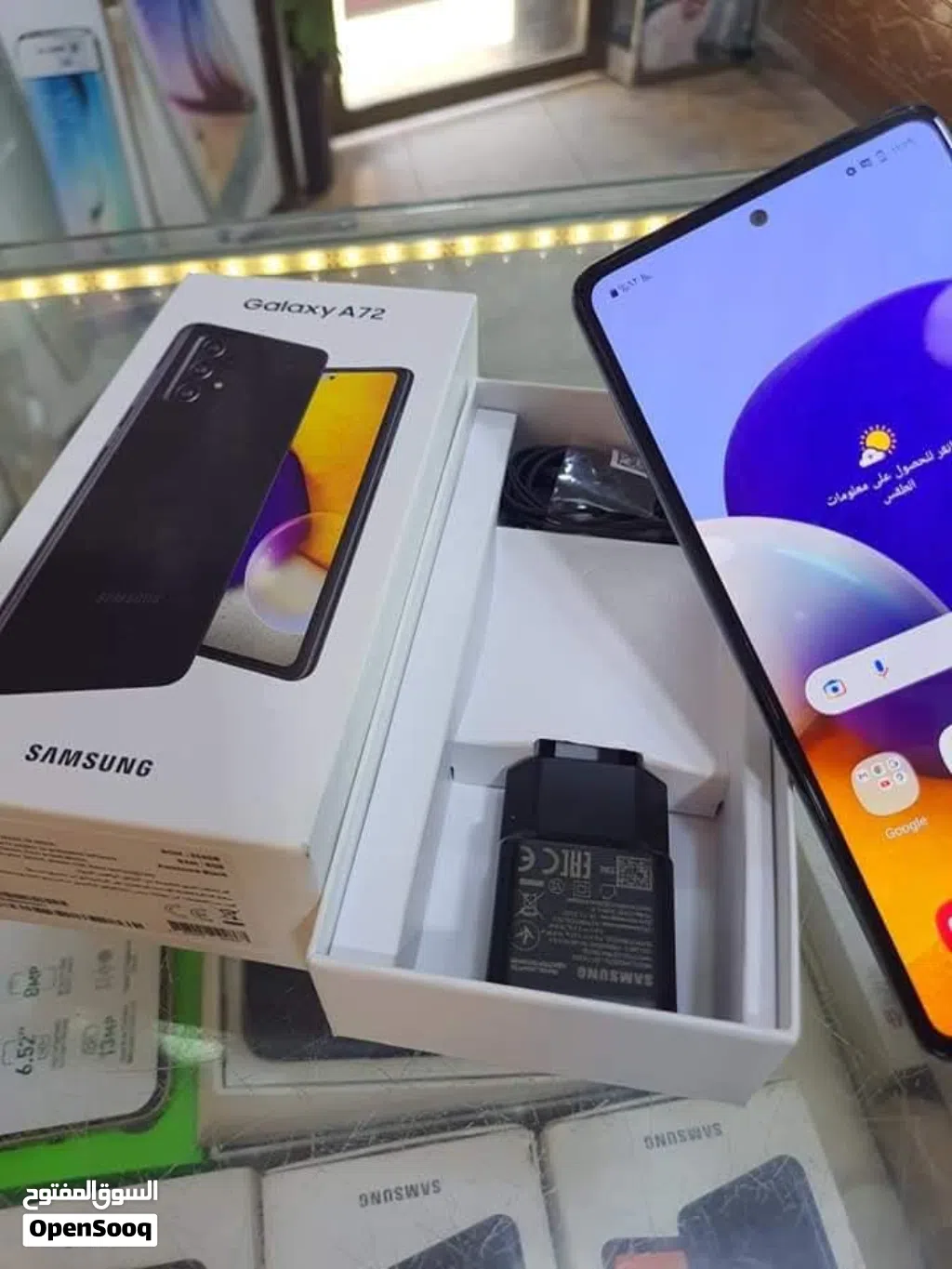 مستعمل Samsung A72 رام 16 جيجا 256 أغراضة والكرتونه الأصلية متوفر توصيل