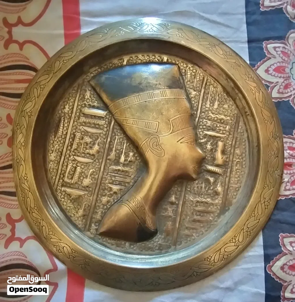 تحفة نادرة على شكل طبق نحاسي