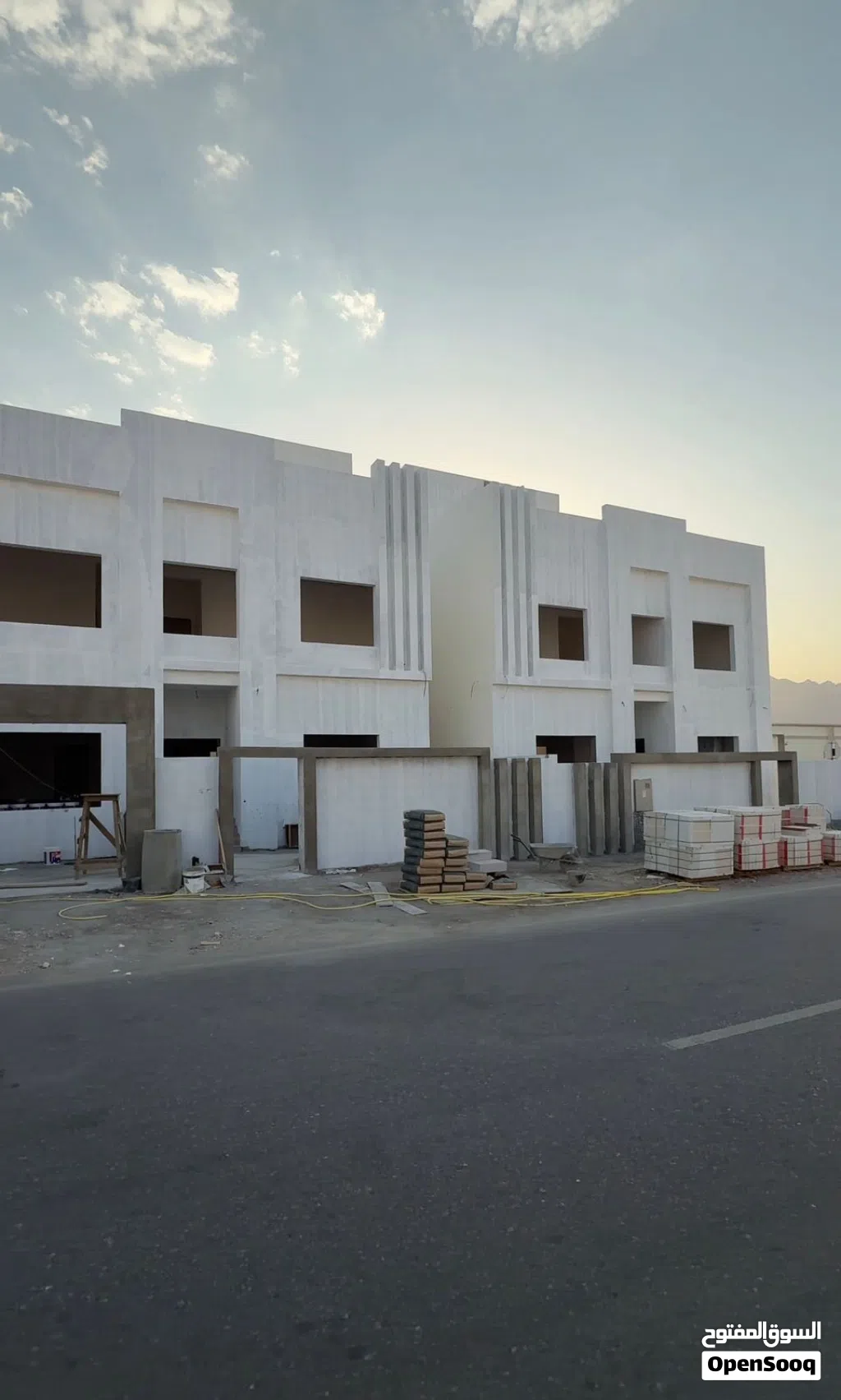 فيلا راقية للبيع بمساحات واسعة و بسعر مميز في العامرات مدينة النهضة مربع 12