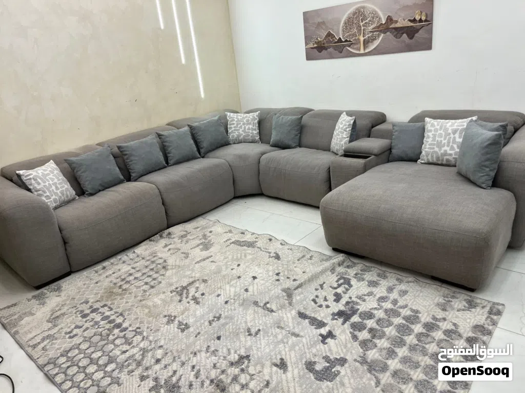كورنر ريكلاينر تصميم عصري مداخل شاحن وحامل اكواب والضهر بيرجع كهرباء شي فخم