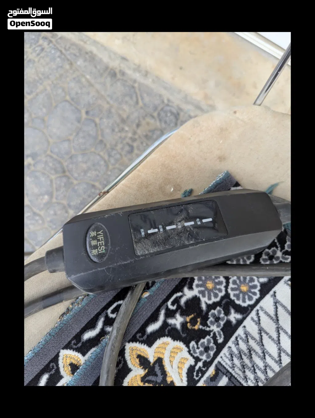شاحن سيار صيني أو سلفي للبيع في حال وكاله