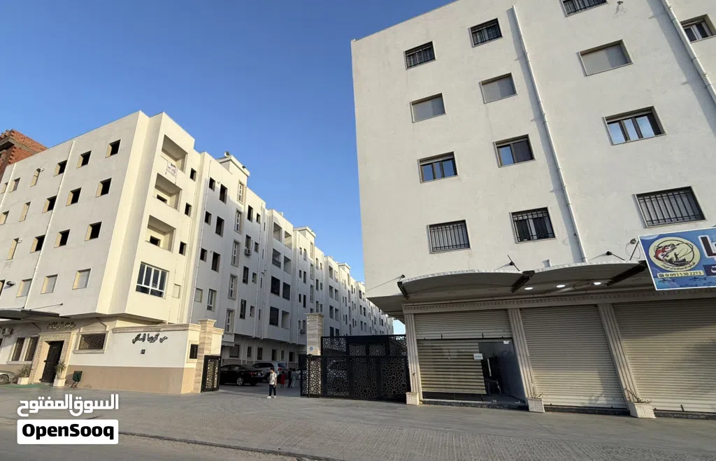 شقه في حي كورنثيا سكني تشطيب حديث مفروشه في دور لارضي