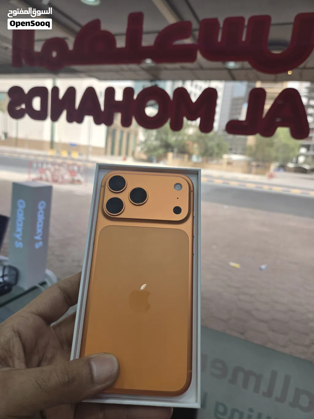 ايفون 17 برو ماكس 256 gb البطاريه 100% عدد دورات الشحن 47 نسخة الشرق الأوسط