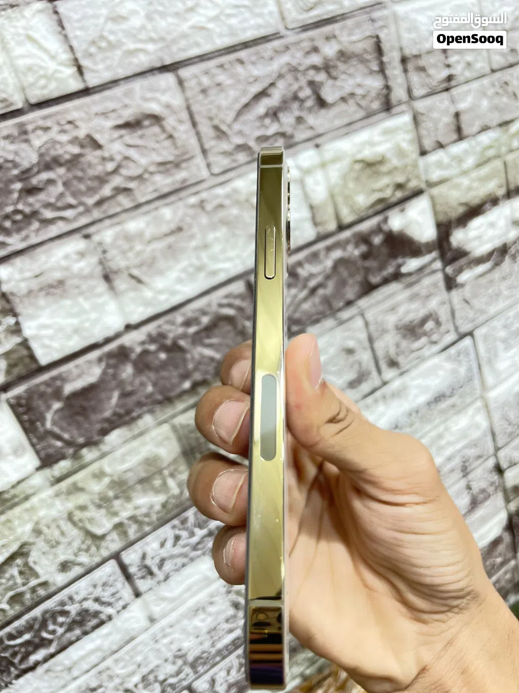 ايفون 12 pro للبيع أول للبدل على احدث