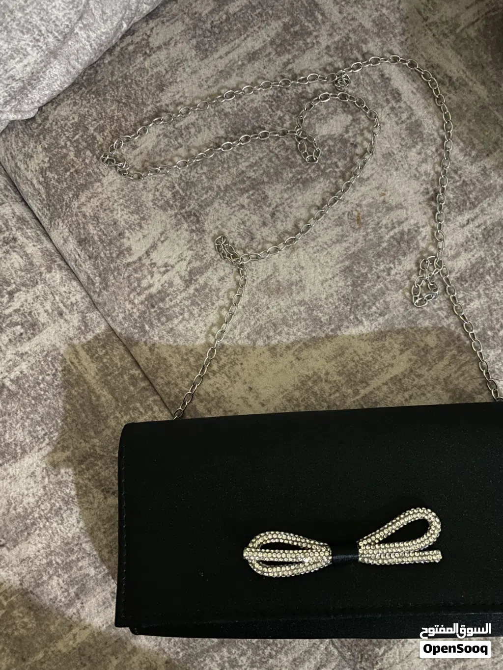 شنطة يد سوداء