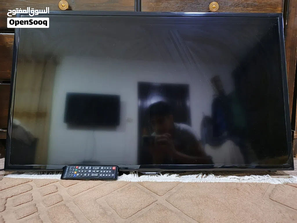 شاشة سامسونج اثنين واربعين بوصة مش سمارت التفاصيل في الوصف