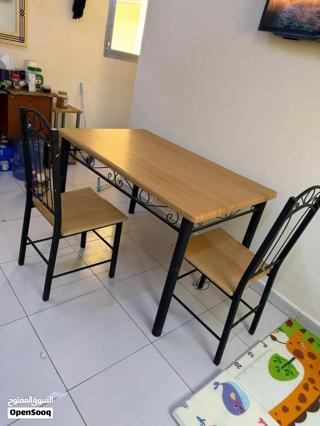 Dining table with 2 chairs